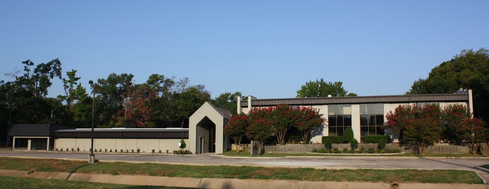 Income Producing Corporate Complex: 2640 Youree Dr, Shreveport, LA 71104